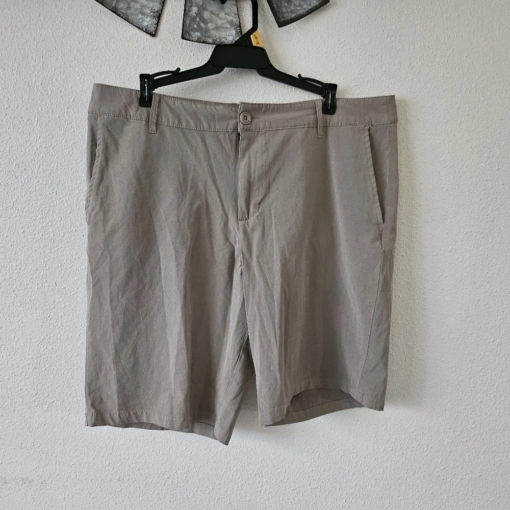 Swiss Tech Men's Active Wear Short Pants Size 36.